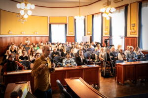 Dr. Csák Róbert a nagyvárosi közterületi szerhasználat kezelésének lehetőségeiről tartott előadást az Együttgondolkodó Napon.